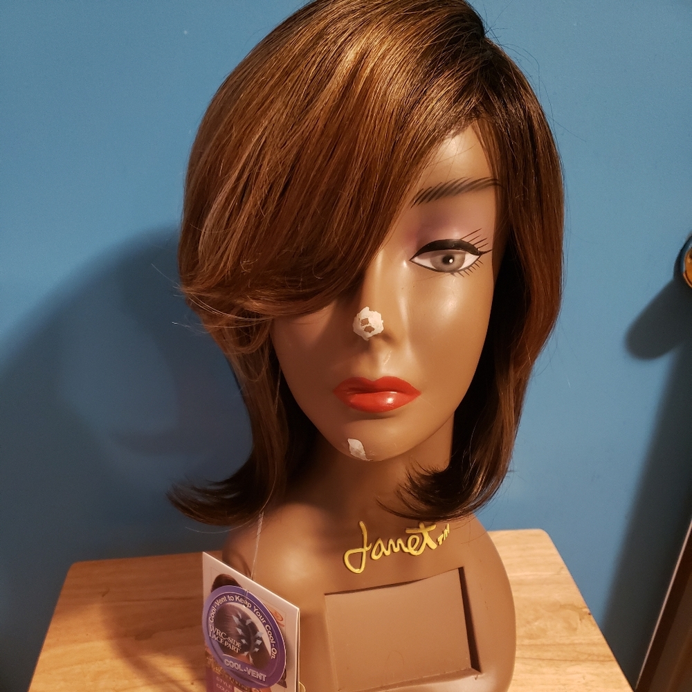 Vanessa wig.. new with tags.